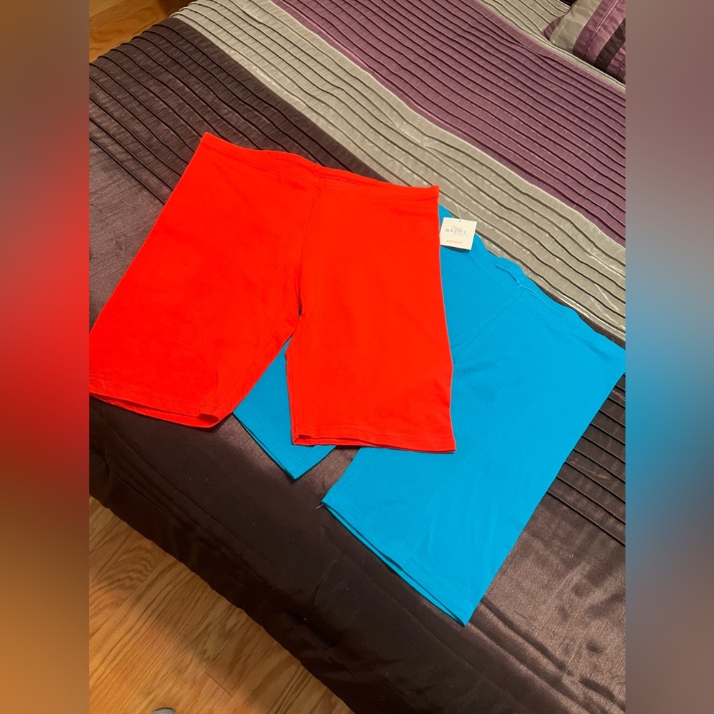Two pairs of women’s bicycle bike shorts XXL teal and red NWT